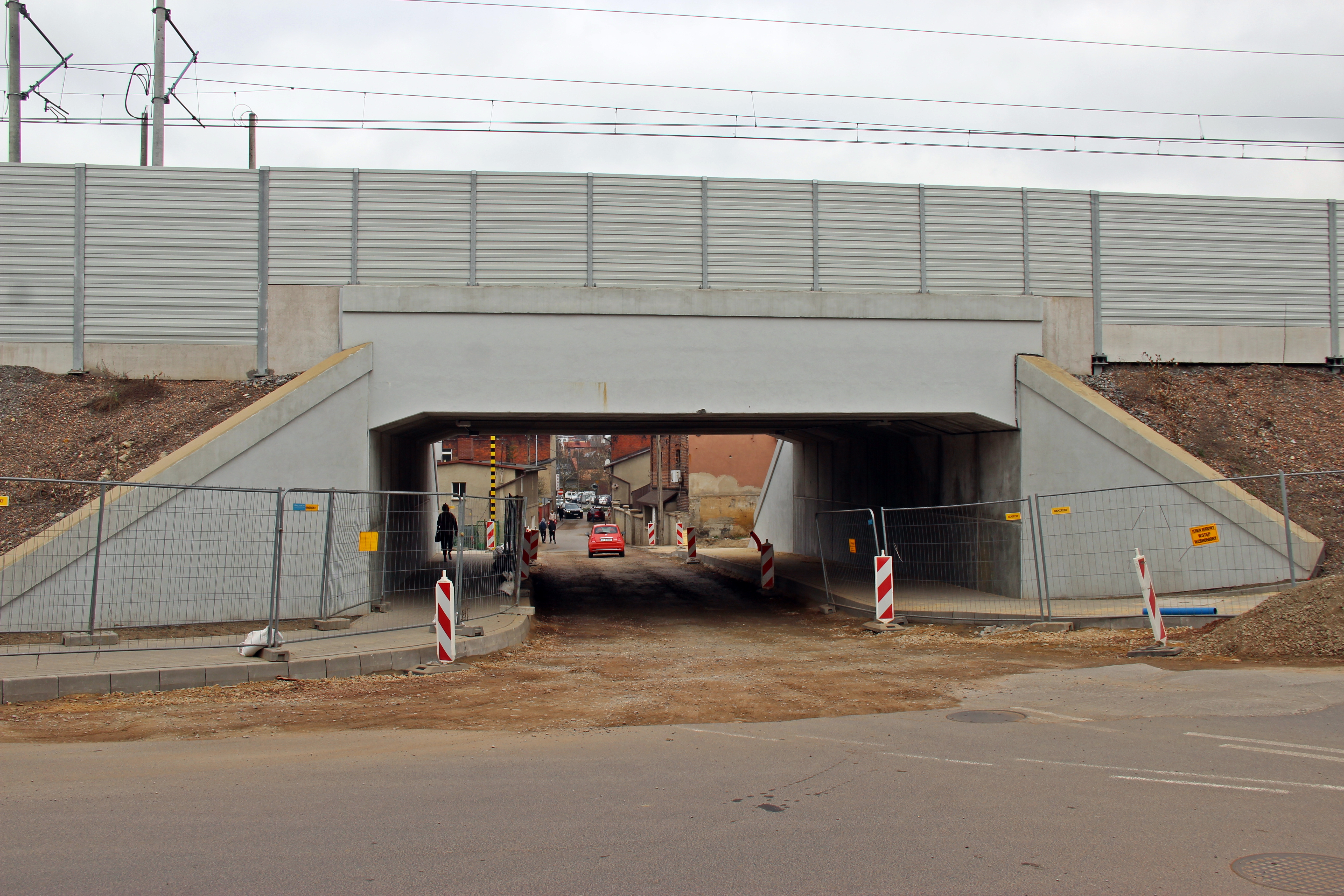 Prace budowlane nad wymianą nawierzchni przy ul. Zejera